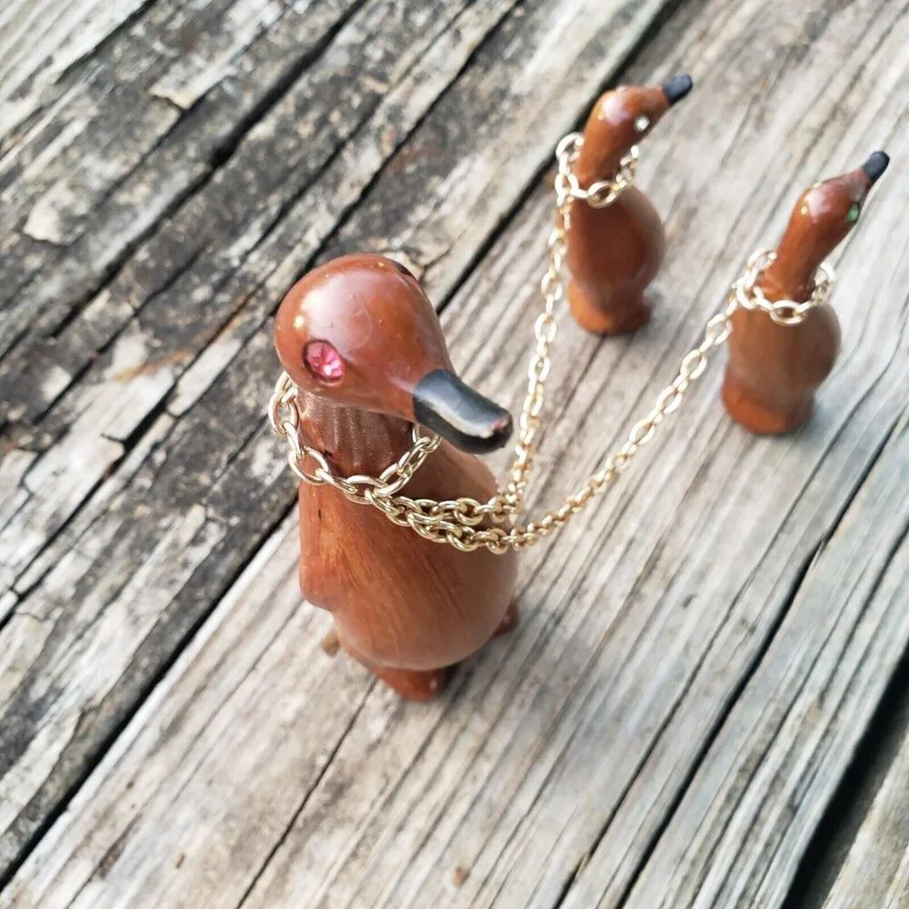 Vtg‎ Mid Century Wood Penguin/duck Trio Linked w/Chain Rhinestone Eyes Hong Kong